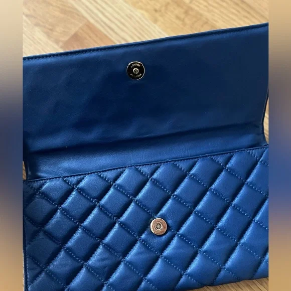 St. John Navy Clutch - Picture 3 of 4